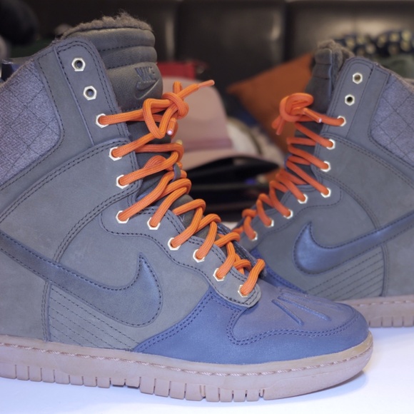 Size 7 - Nike Dunk Sky SneakerBoot 2.0 Dark Loden Raspberry - Picture 3 of 14